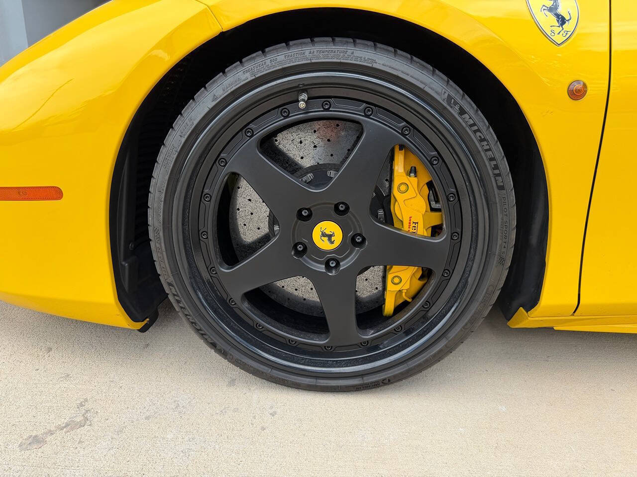 Used 2017 Ferrari 488 Spider RWD image 11