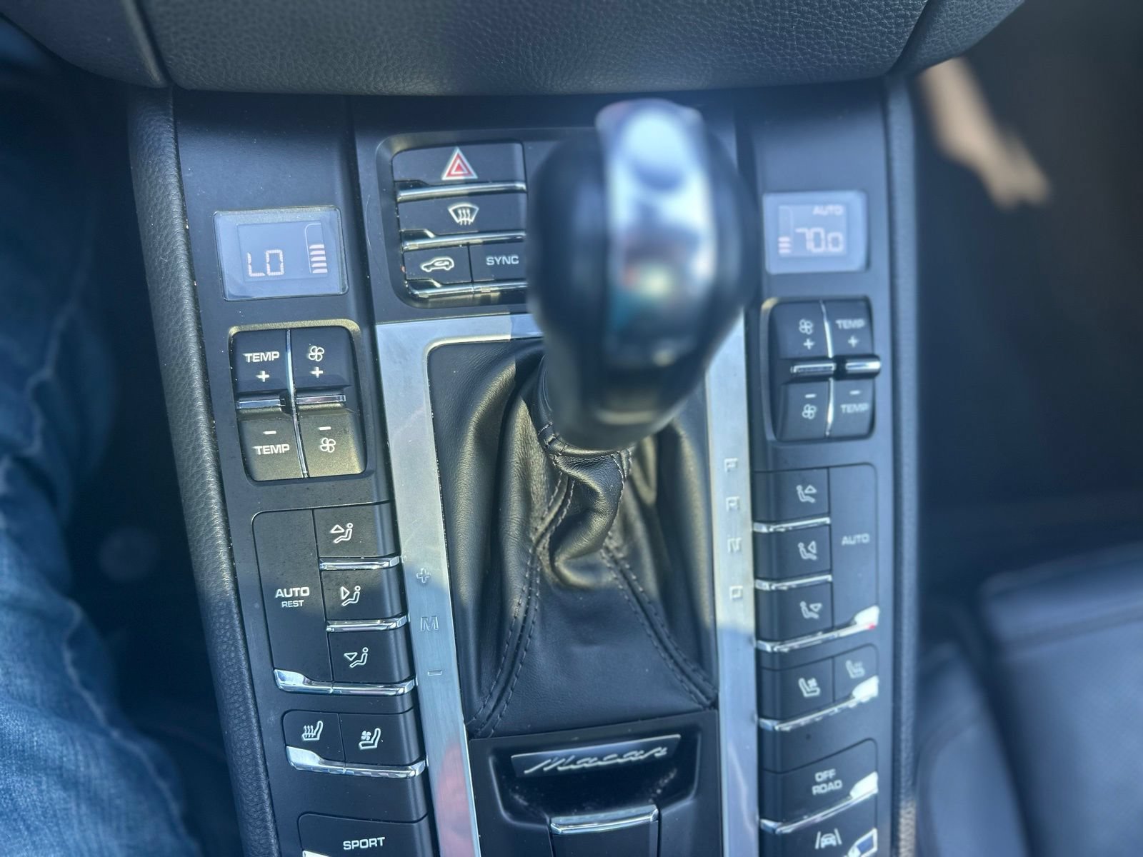 Used 2018 Porsche Macan Sport Edition AWD/4WD image 31