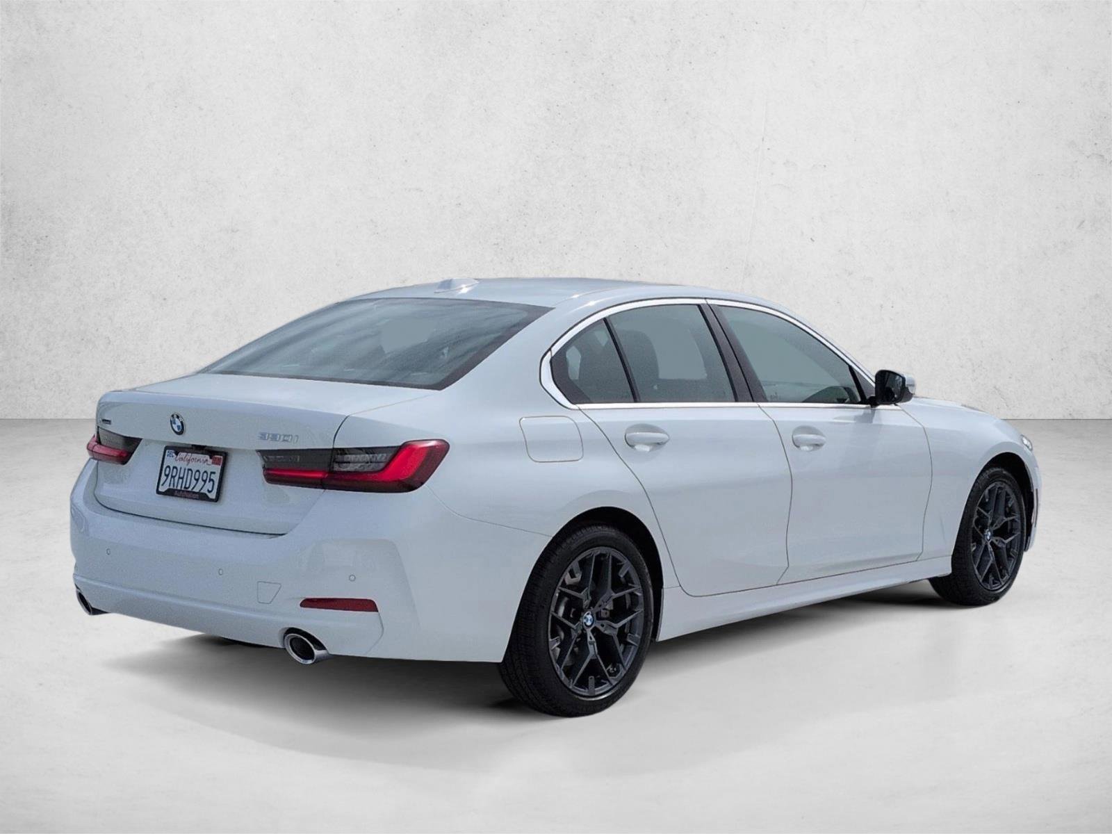 Used 2025 BMW 330i xDrive Sedan w/ M Sport Package AWD/4WD image 5