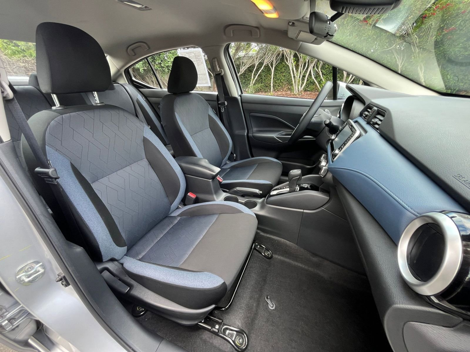 Used 2025 Nissan Versa SV image 34