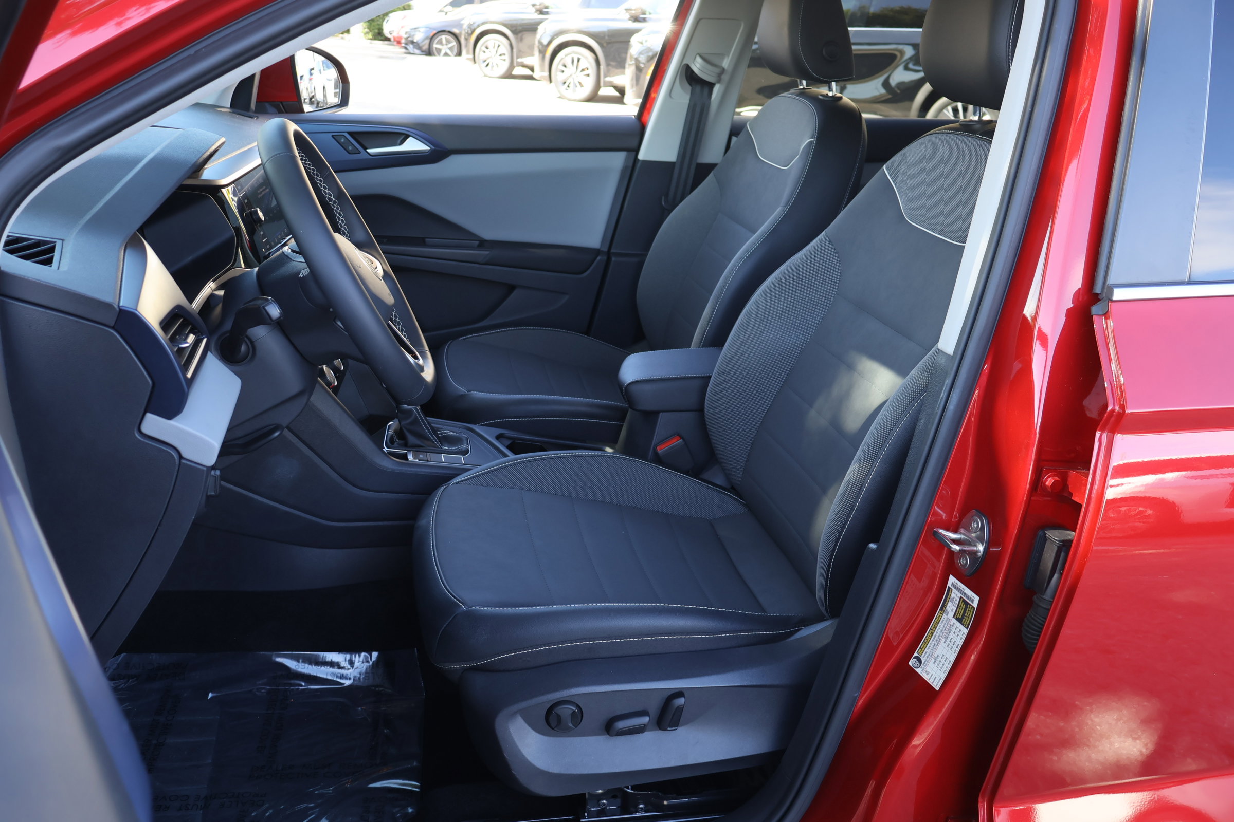 Used 2023 Volkswagen Taos SE w/ Black Wheel Package image 2