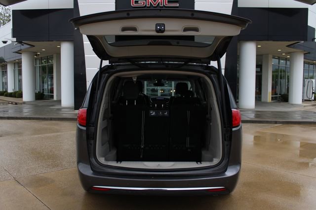 Used 2018 Chrysler Pacifica Touring-L Plus w/ Tire & Wheel Group FWD image 32