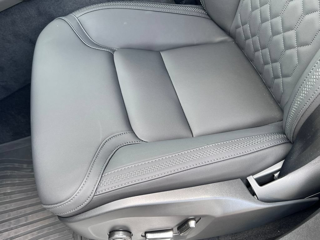 New 2026 Volvo XC90 B6 Plus w/ Protection Package Premier AWD/4WD image 14