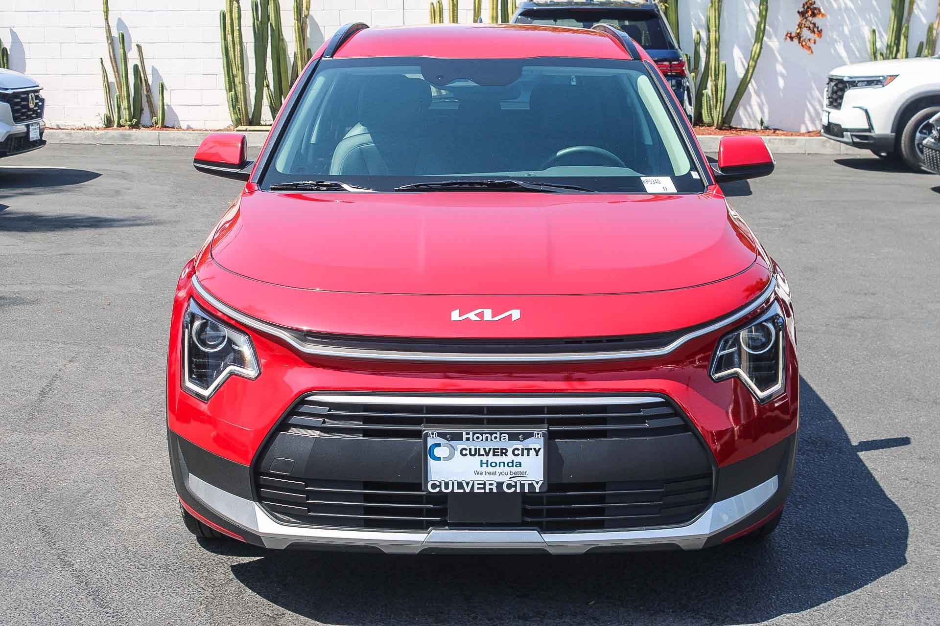 Used 2025 Kia Niro LX FWD image 2