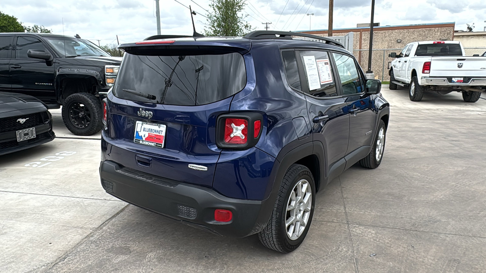 Used 2021 Jeep Renegade Latitude FWD image 5
