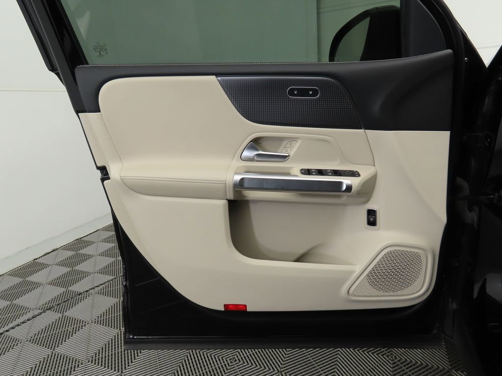 Used 2022 Mercedes-Benz GLB 250 image 22