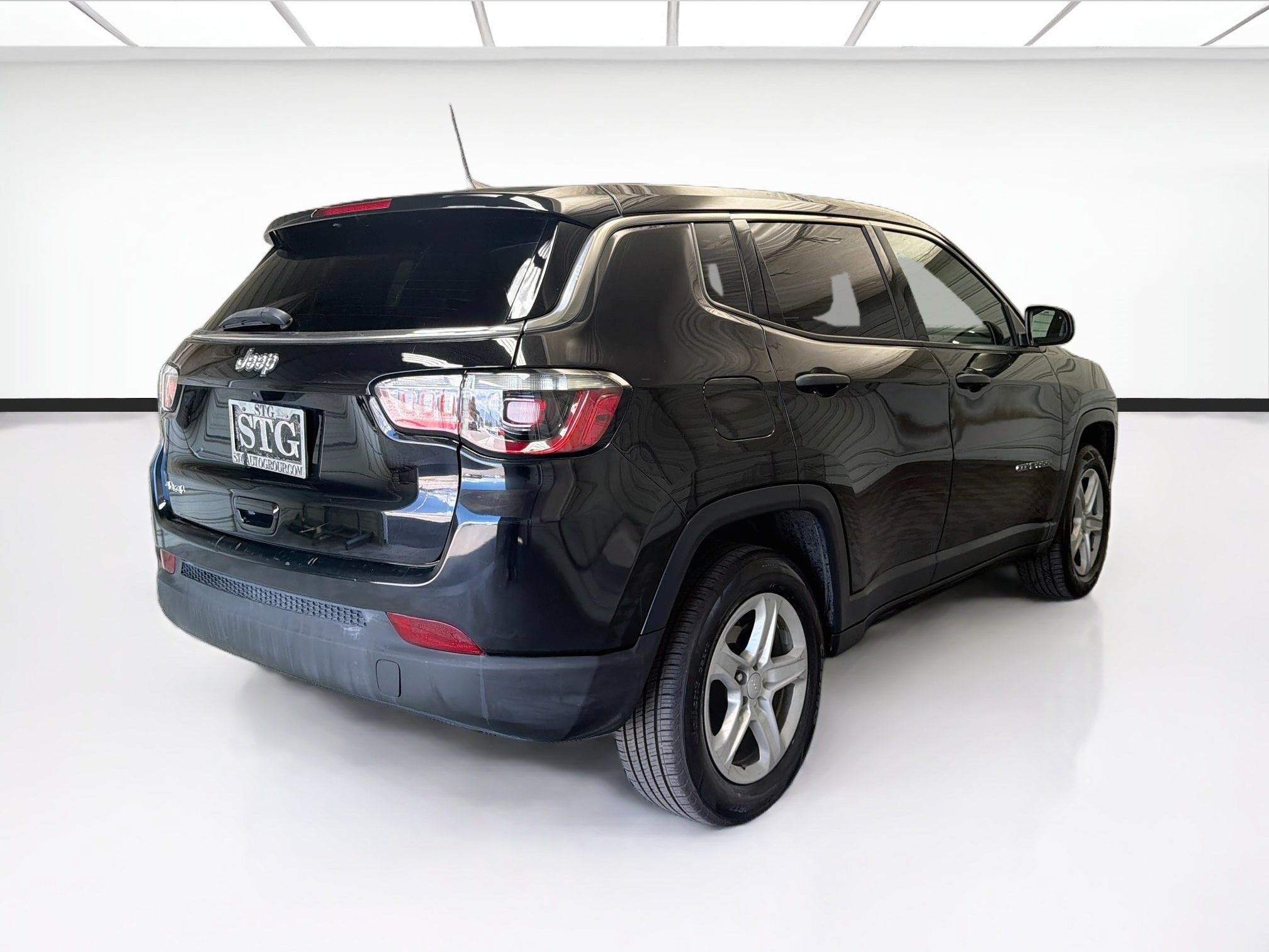 Used 2023 Jeep Compass Sport AWD/4WD image 4