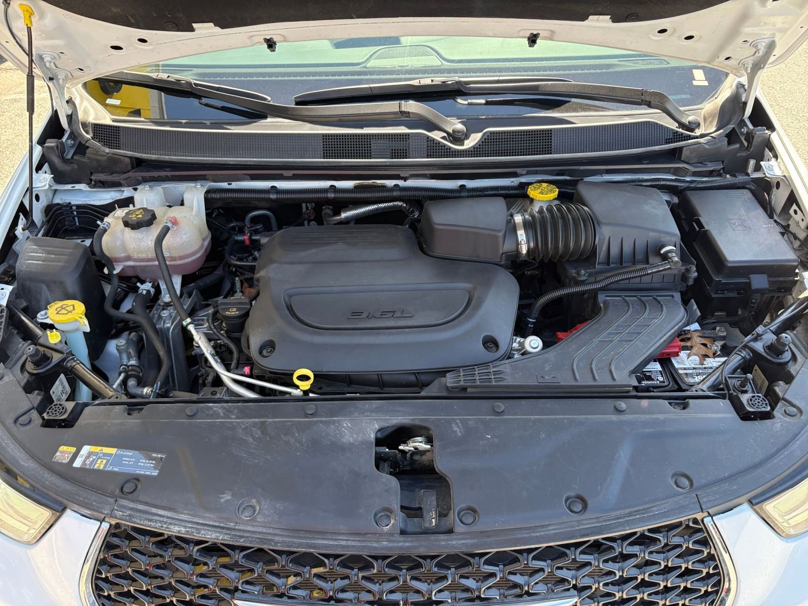 Used 2023 Chrysler Pacifica Touring-L image 34