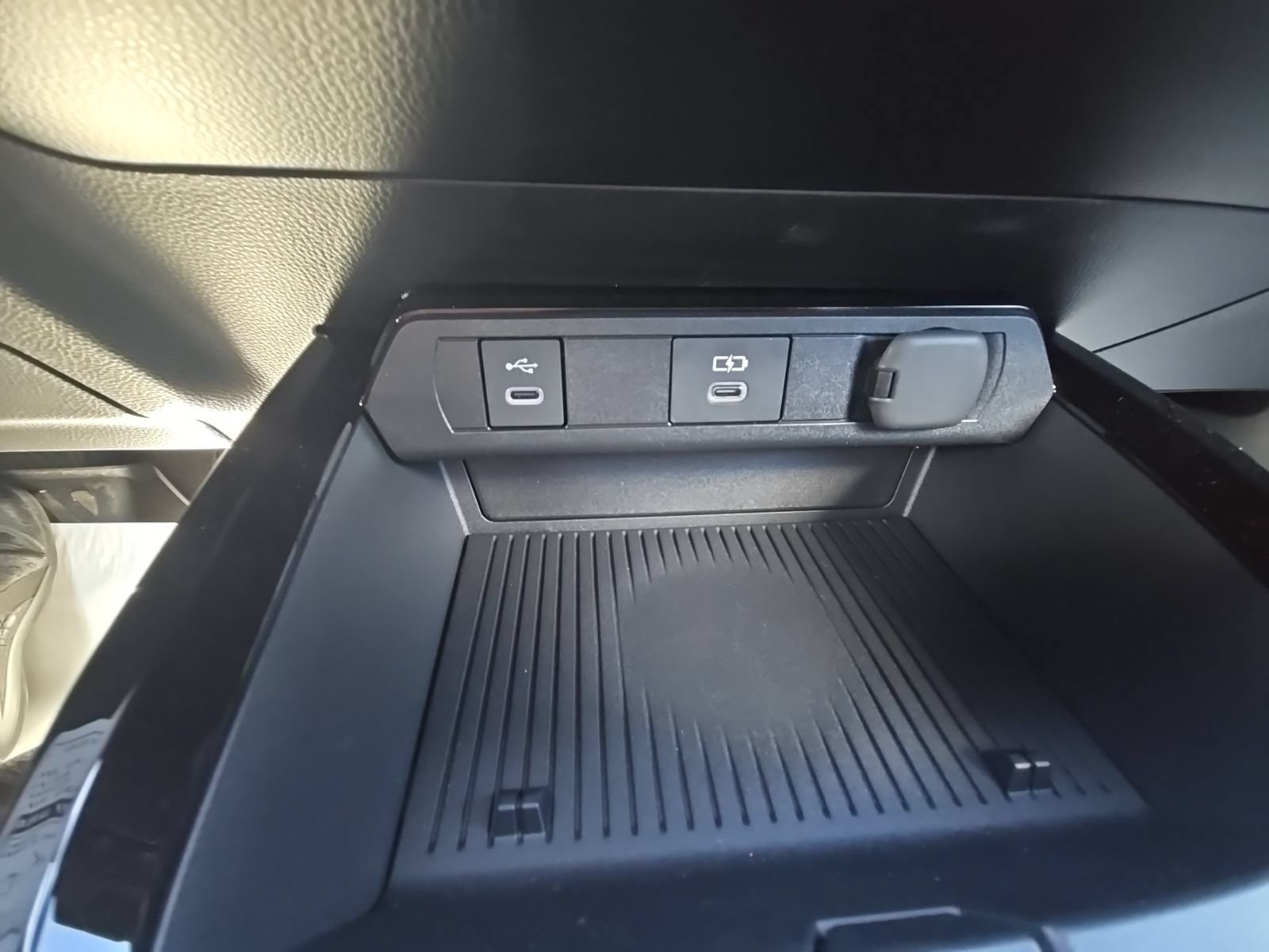 New 2025 Toyota Prius Plug-In Hybrid FWD image 21