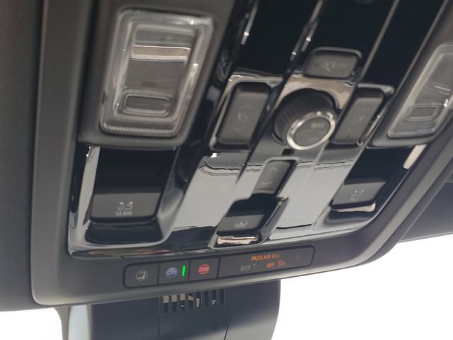 New 2026 Chevrolet Tahoe High Country w/ LPO, Illumination Package AWD/4WD image 31