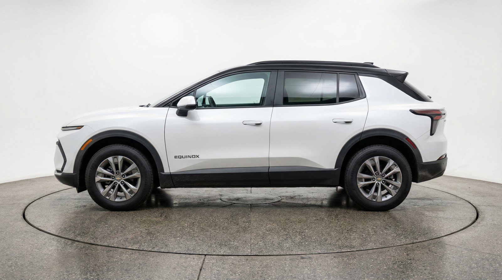Used 2025 Chevrolet Equinox LT FWD image 5