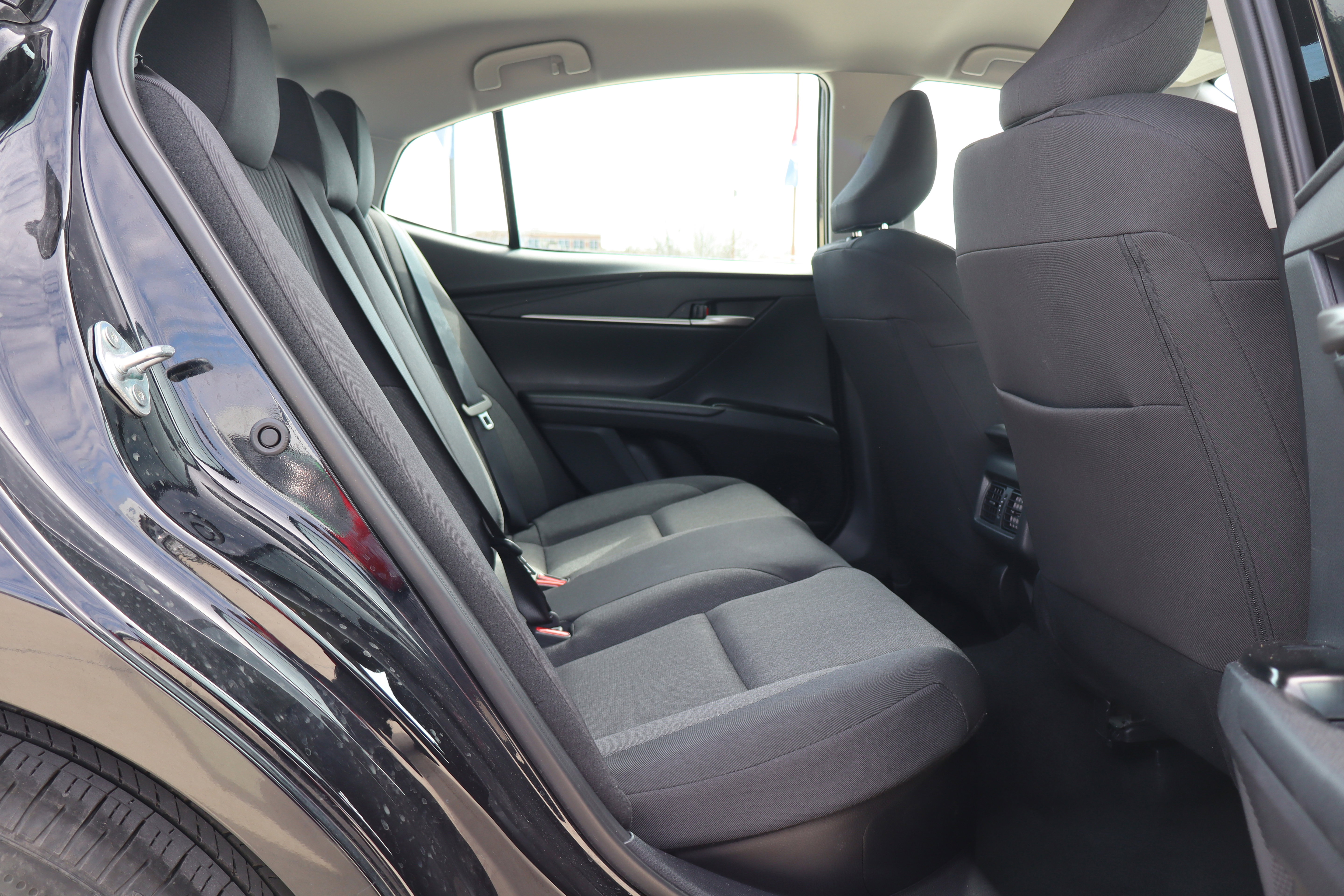 Used 2025 Toyota Camry LE image 12