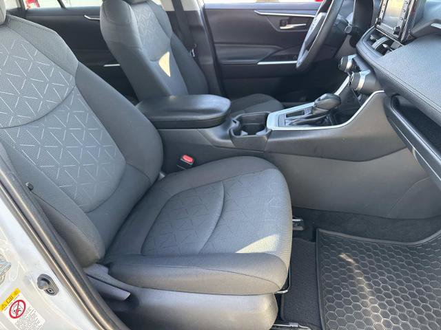 Used 2019 Toyota RAV4 XLE w/ Convenience Package FWD image 11