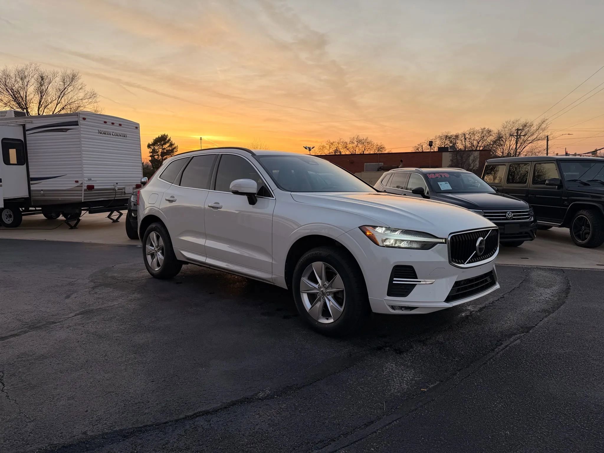 Used 2022 Volvo XC60 B5 Momentum AWD/4WD image 7