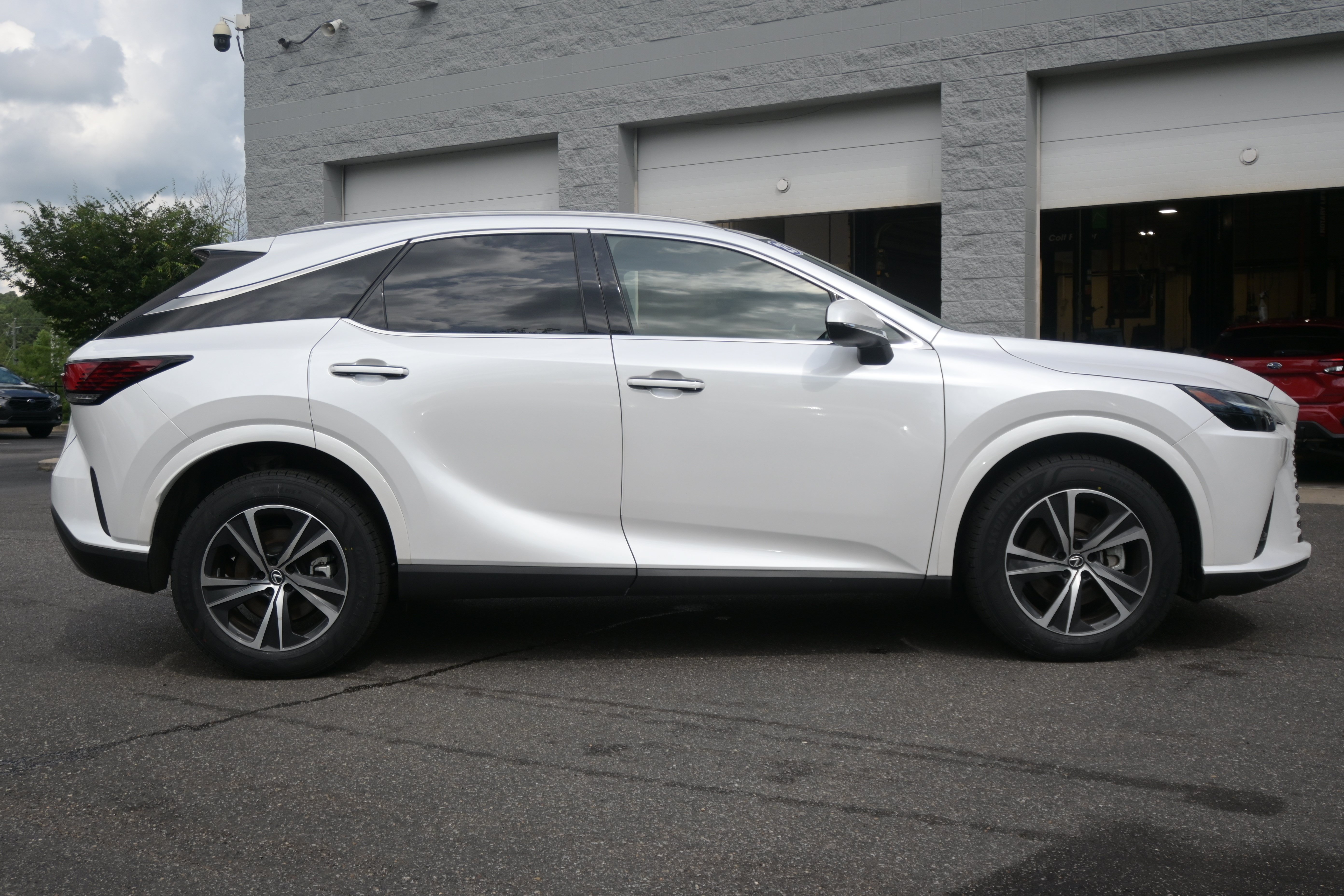 Used 2023 Lexus RX 350 Premium w/ Accessory Package AWD/4WD image 20