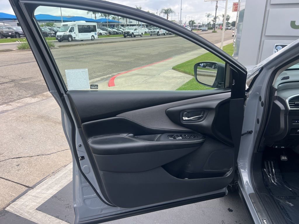Used 2024 Nissan Murano SV w/ SV Midnight Edition Package image 23