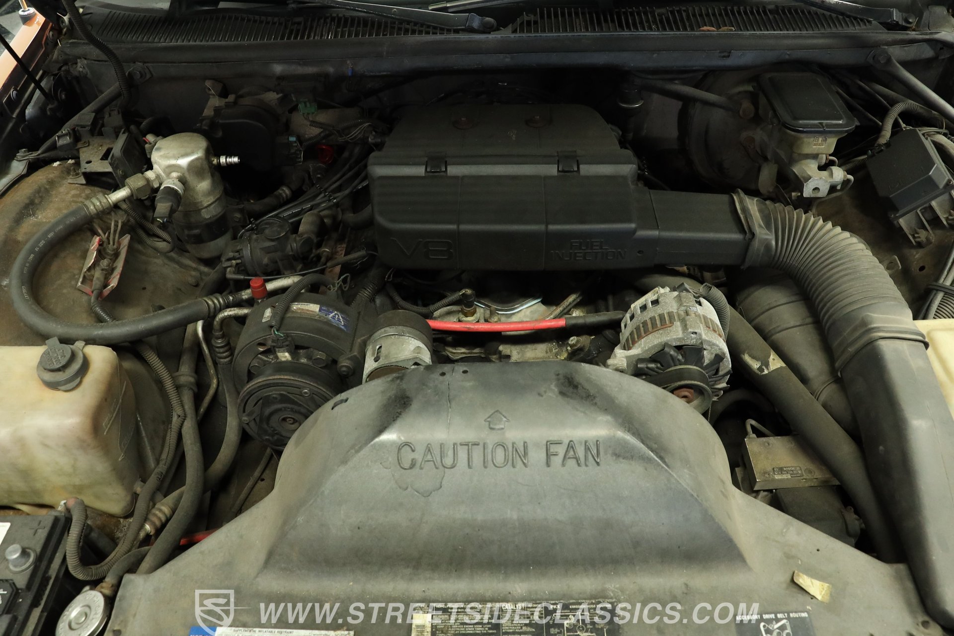 Used 1992 Oldsmobile Custom Cruiser RWD image 3