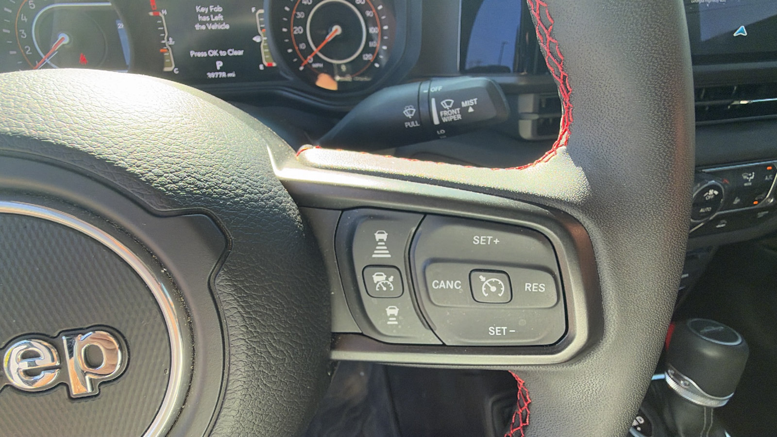 Used 2024 Jeep Gladiator Rubicon w/ Technology Group AWD/4WD image 28