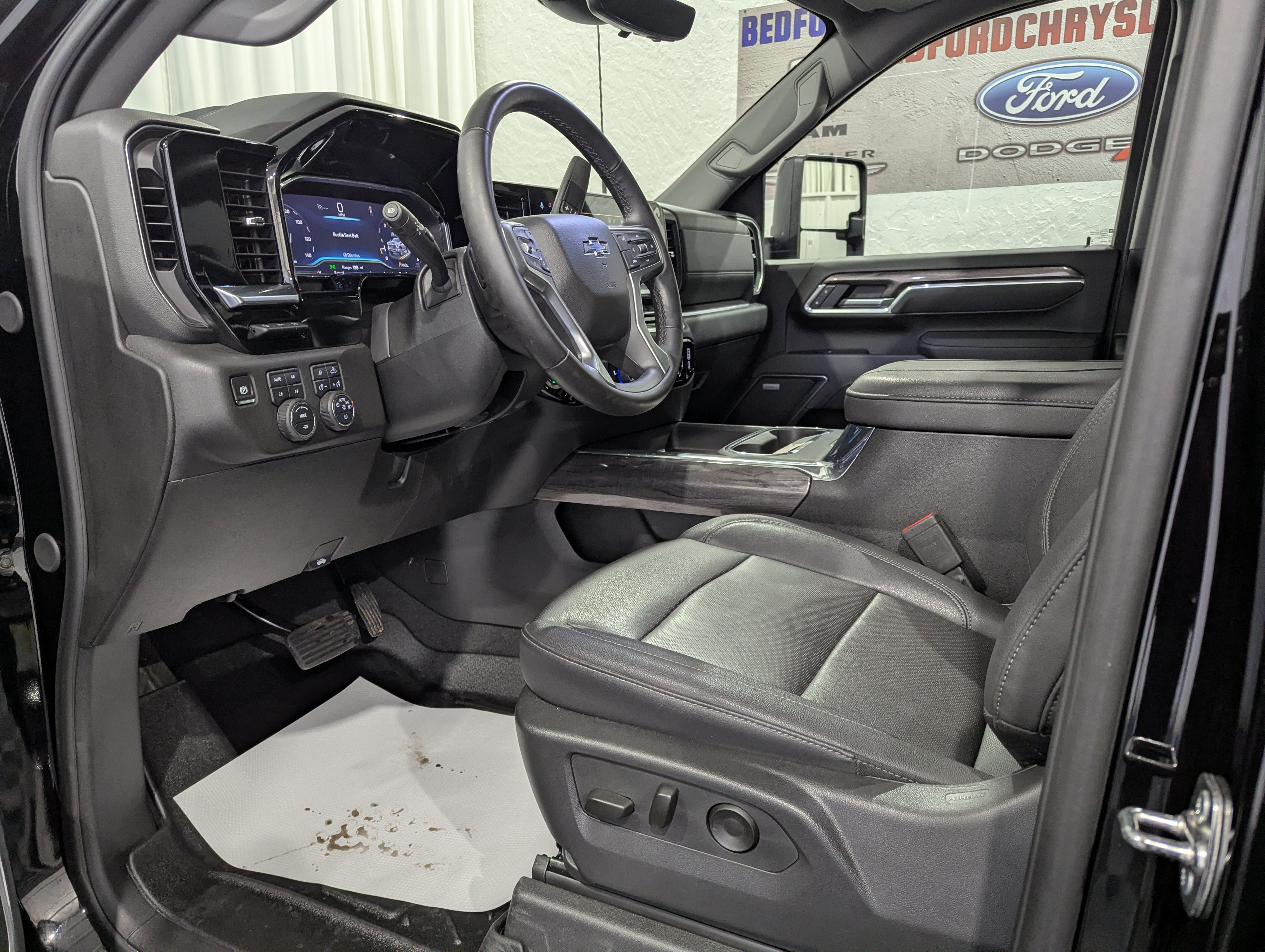 Used 2025 Chevrolet Silverado 2500 LTZ w/ LTZ Plus Package AWD/4WD image 18