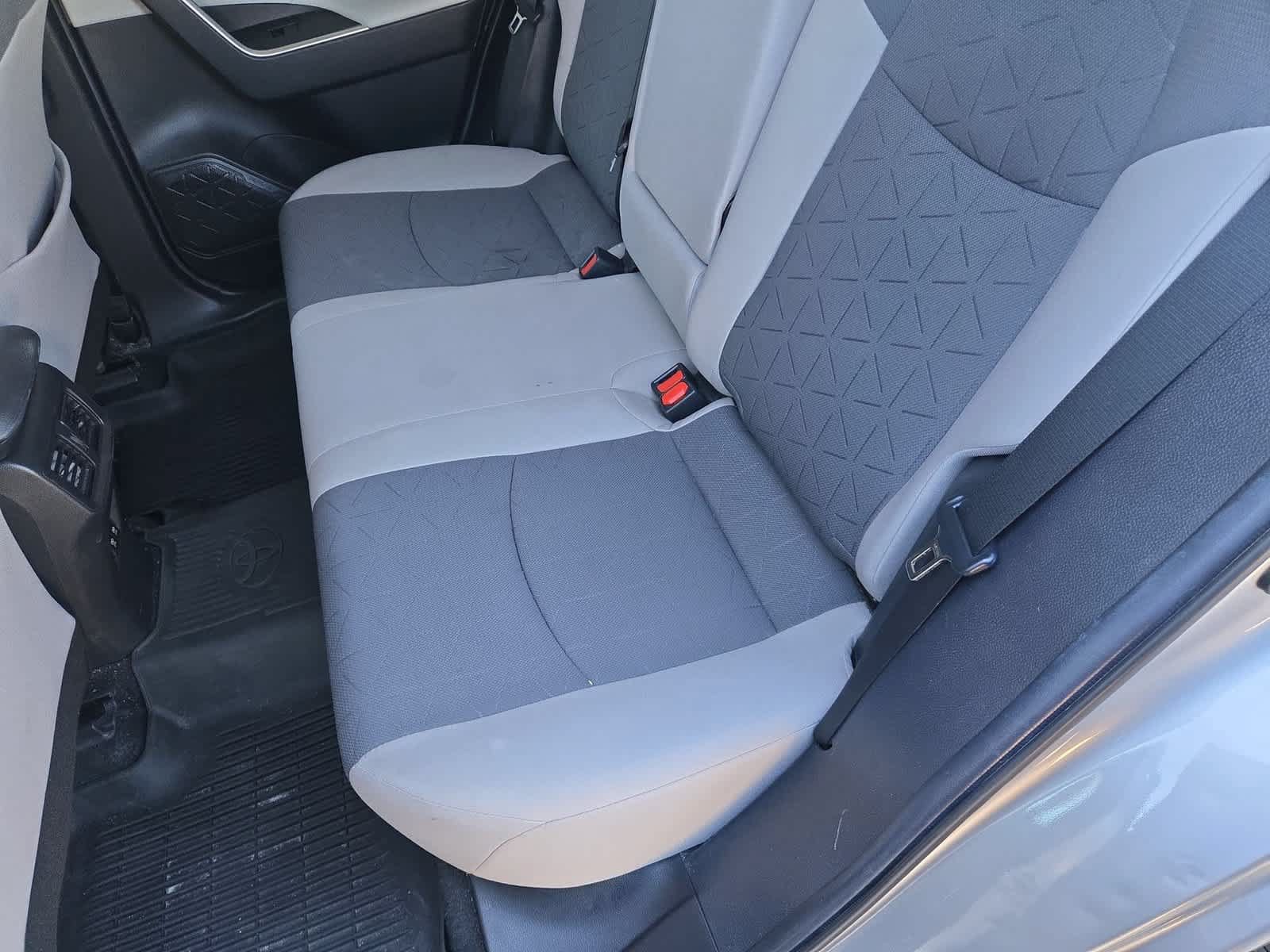 Used 2020 Toyota RAV4 XLE w/ Convenience Package FWD image 20