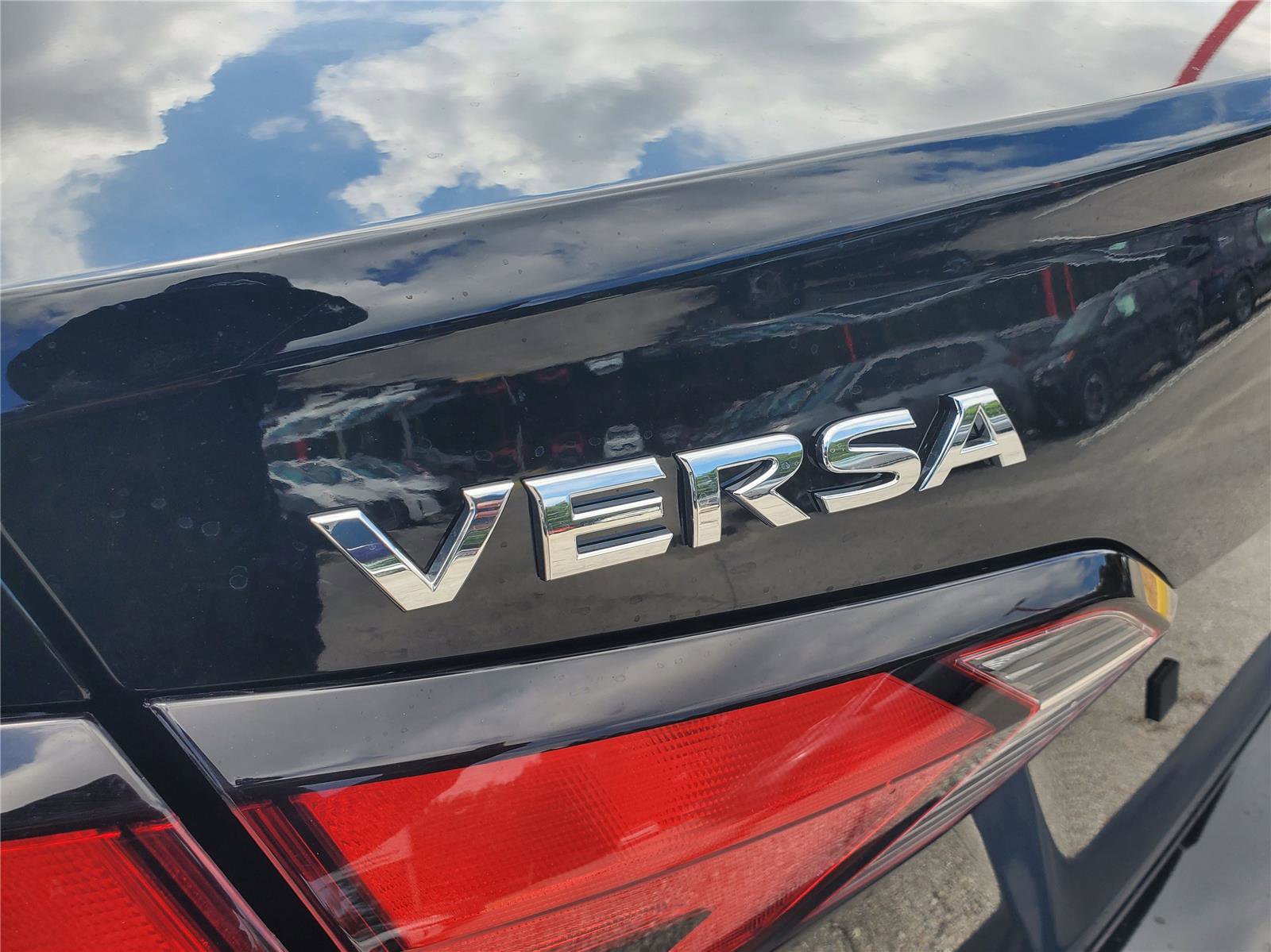 New 2025 Nissan Versa SV w/ Trunk Package FWD image 10