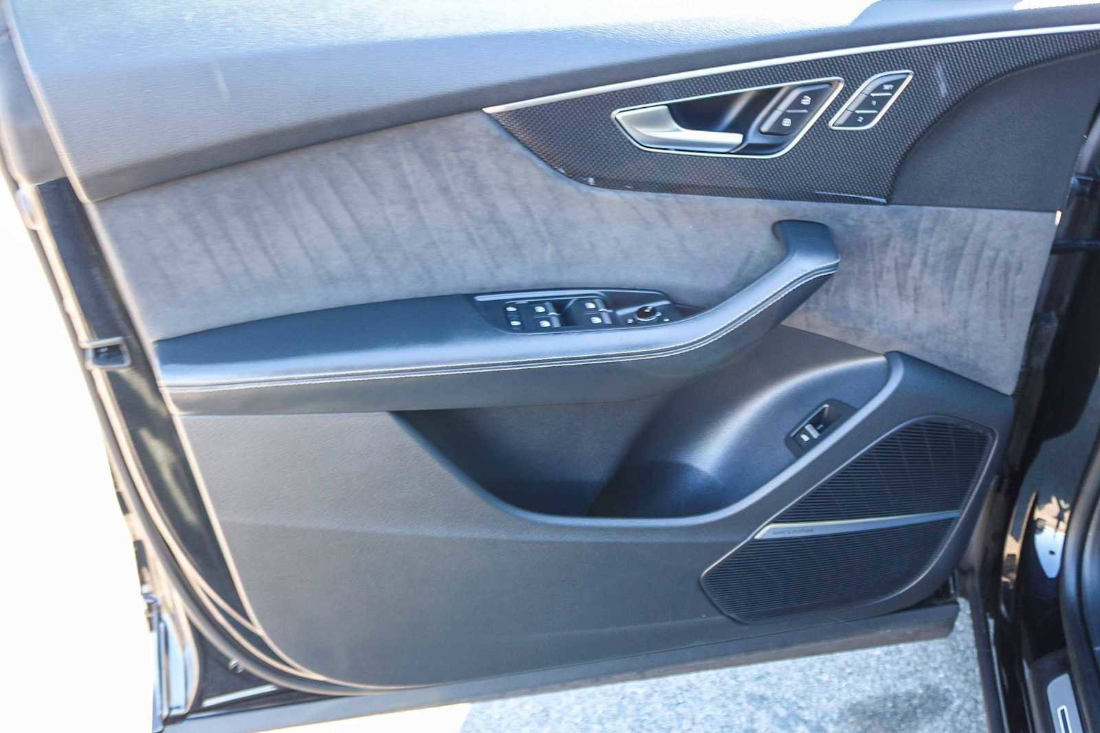 Used 2021 Audi SQ8 Prestige w/ Prestige Package image 16