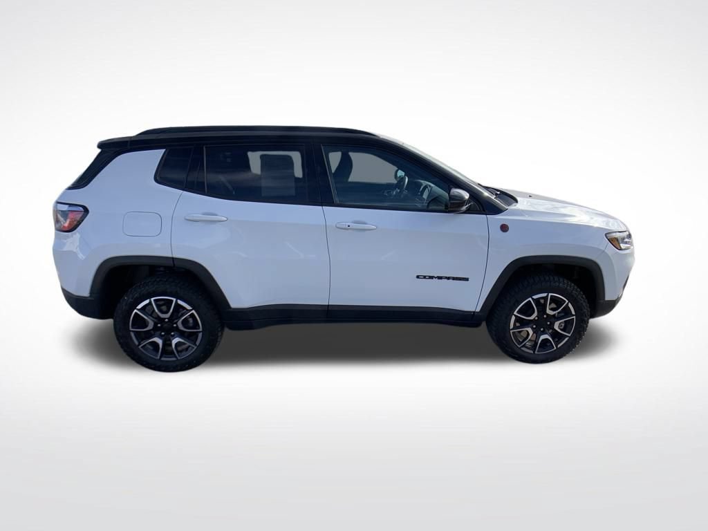 Used 2024 Jeep Compass Trailhawk AWD/4WD image 8