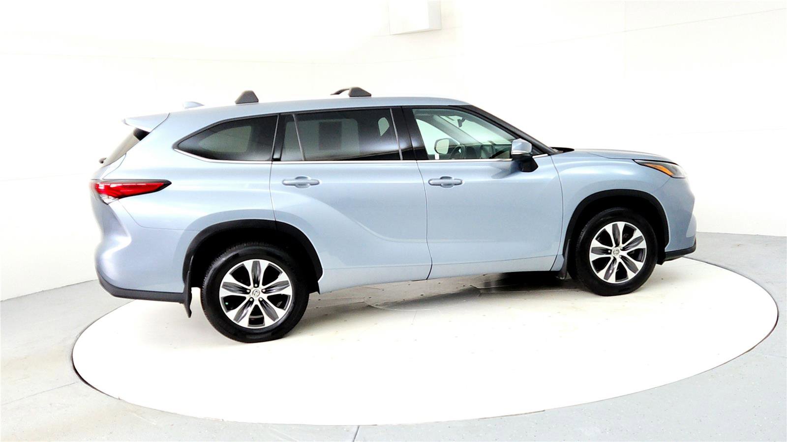 Certified 2022 Toyota Highlander XLE image 6
