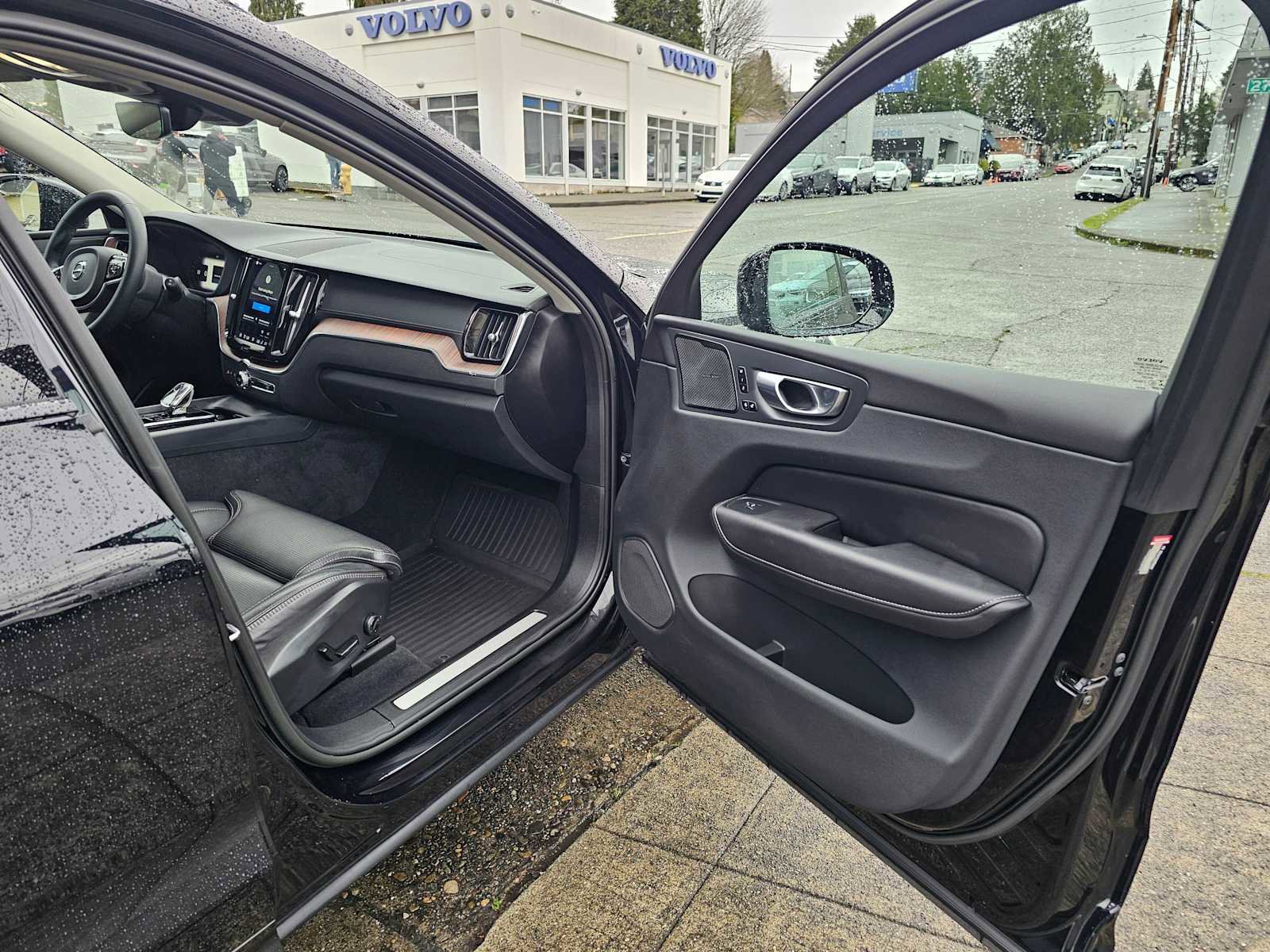 Certified 2023 Volvo XC60 B5 Ultimate image 10