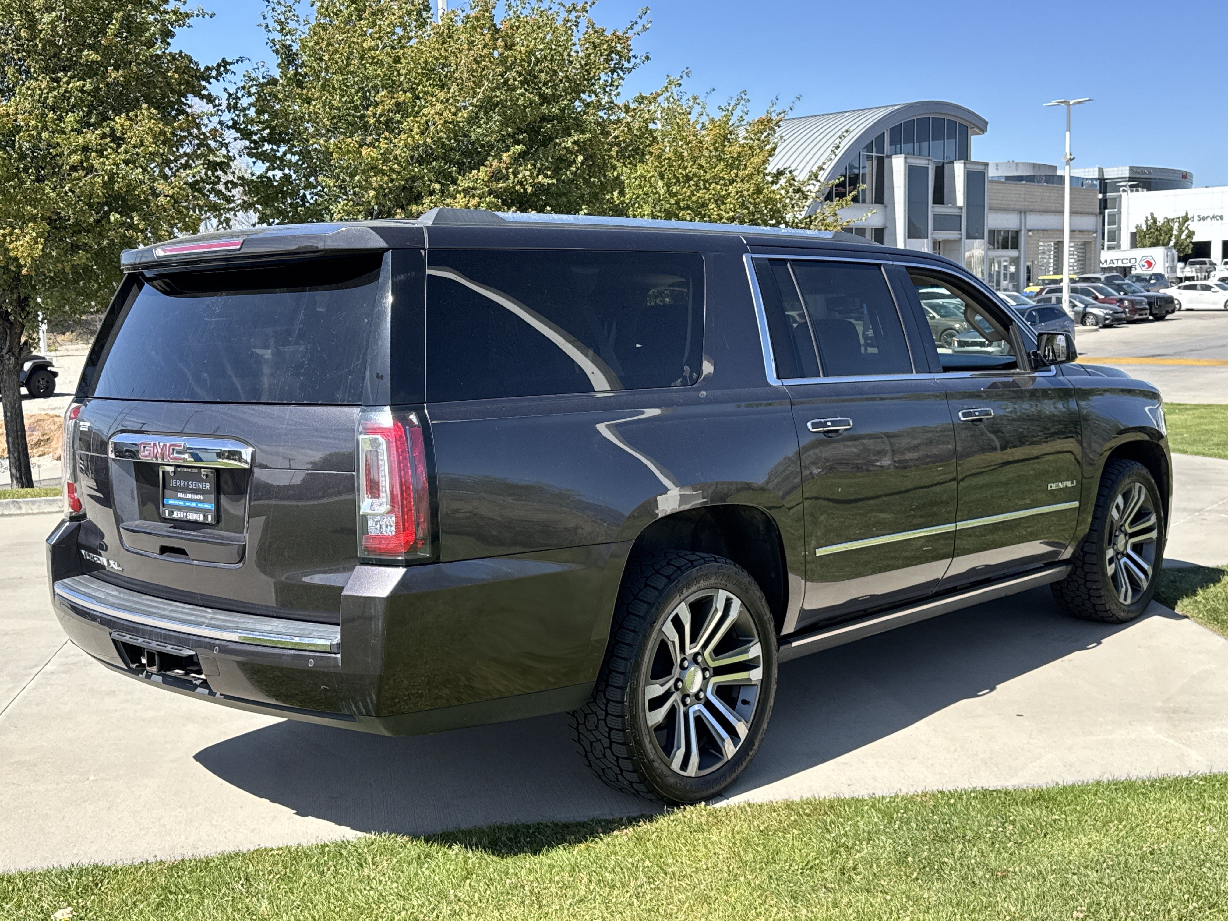 Used 2018 GMC Yukon XL Denali w/ Denali Ultimate Package AWD/4WD image 5
