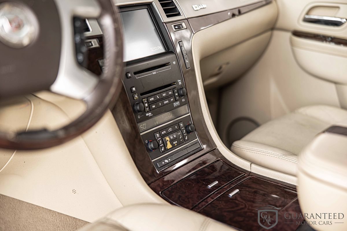 Used 2010 Cadillac Escalade 2WD Hybrid image 23
