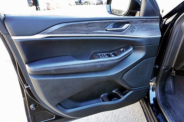 Used 2023 Jeep Grand Cherokee Limited w/ Trailer Tow Prep Group (B) image 22