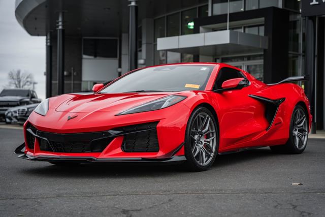 Used 2025 Chevrolet Corvette Z06 image 3