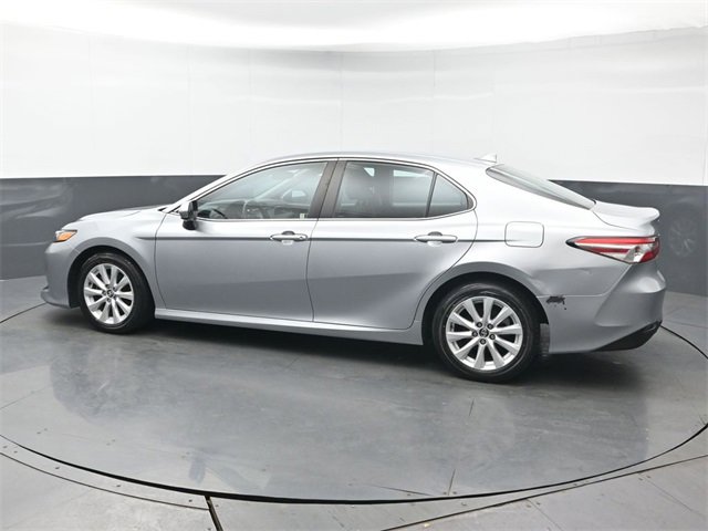 Used 2020 Toyota Camry LE image 3