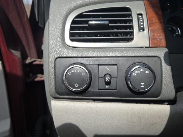 Used 2008 Chevrolet Suburban LT image 31