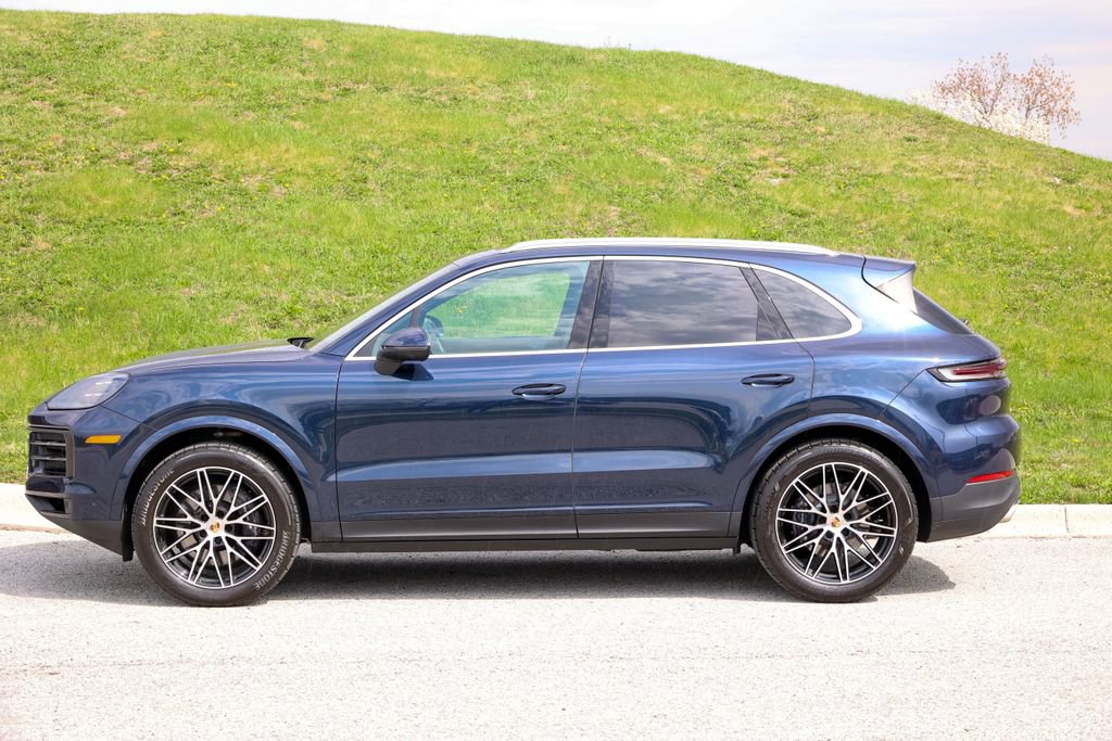 Certified 2025 Porsche Cayenne AWD/4WD image 2