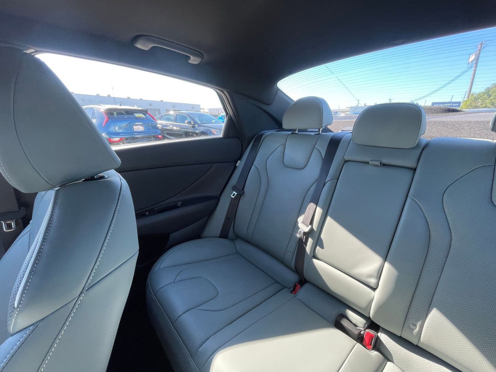 Used 2025 Hyundai Elantra Limited image 39