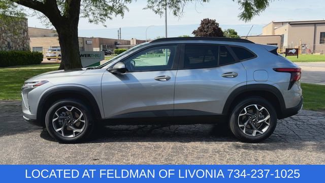 Used 2024 Chevrolet Trax LT w/ Driver Confidence Package FWD image 5