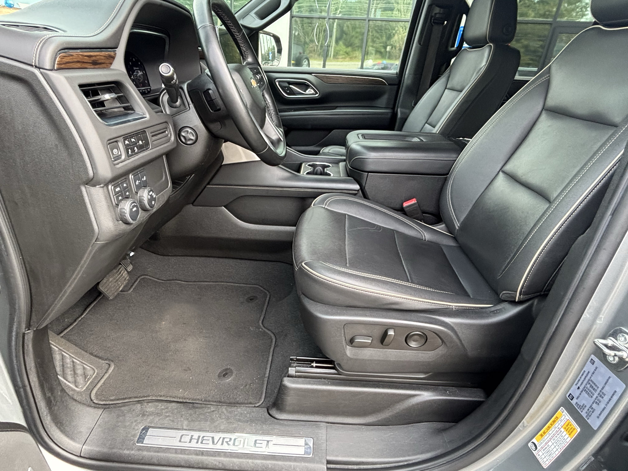 Used 2023 Chevrolet Suburban Premier AWD/4WD image 12