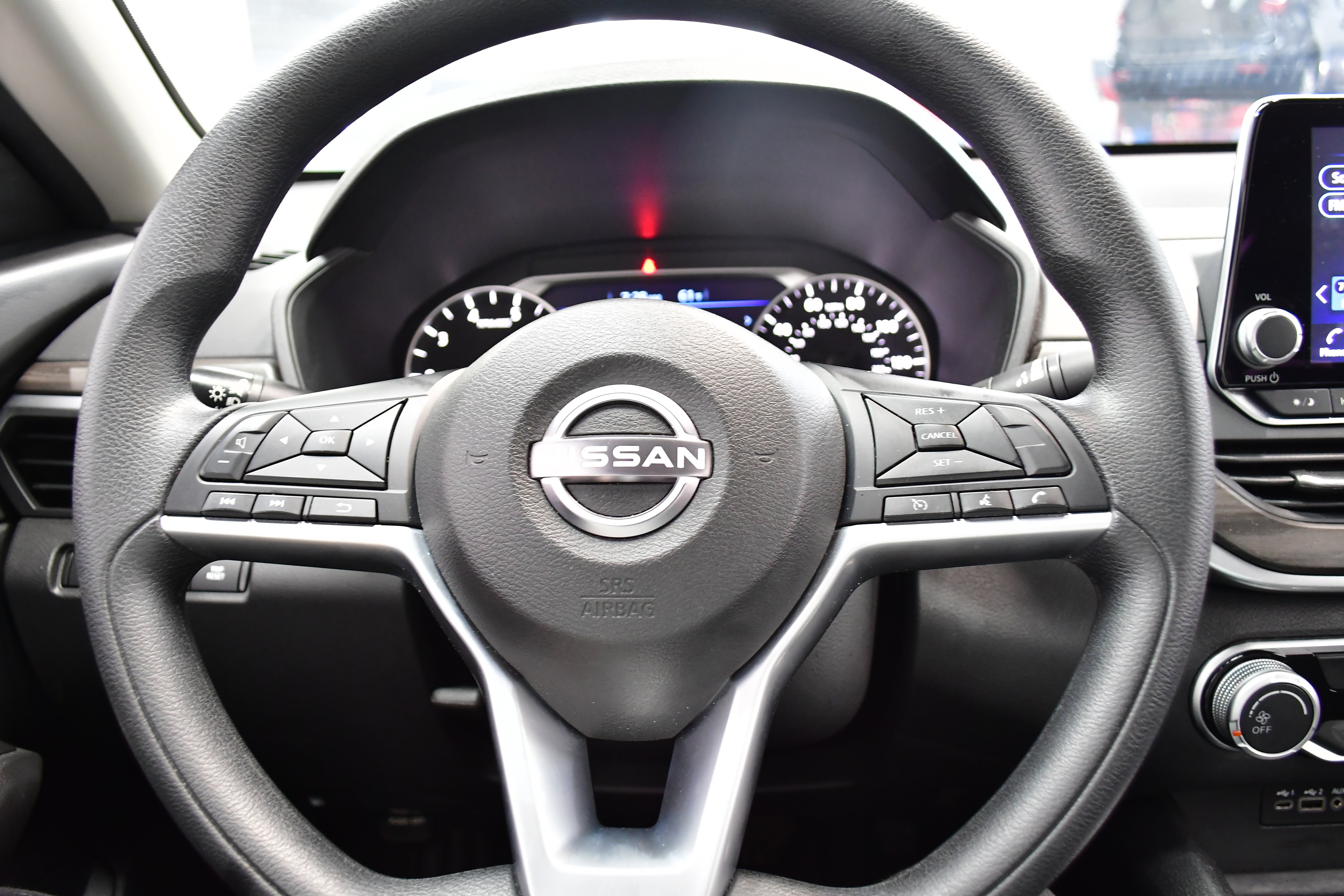 Used 2025 Nissan Altima 2.5 SV image 18