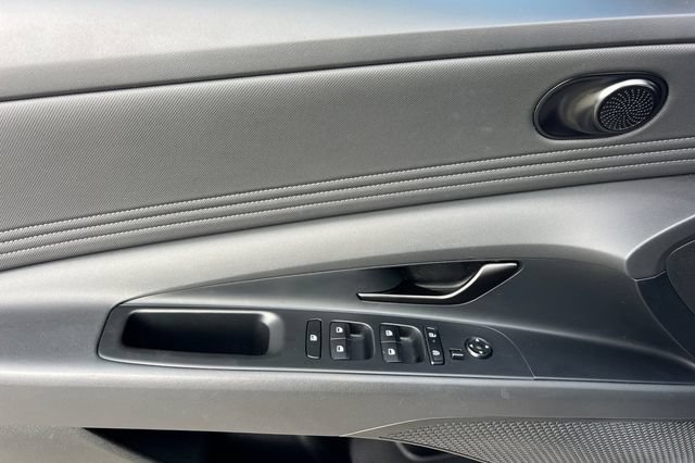 Certified 2025 Hyundai Elantra SEL FWD image 13