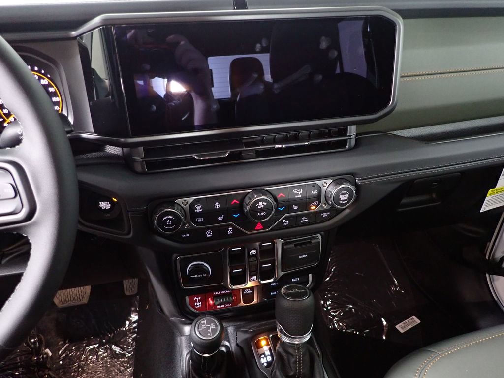 New 2026 Jeep Gladiator Mojave AWD/4WD image 32