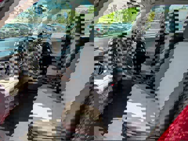 Used 2013 Toyota RAV4 LE image 2