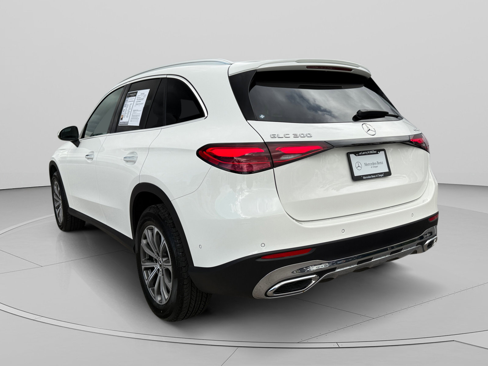 Used 2026 Mercedes-Benz GLC 300 4MATIC image 3