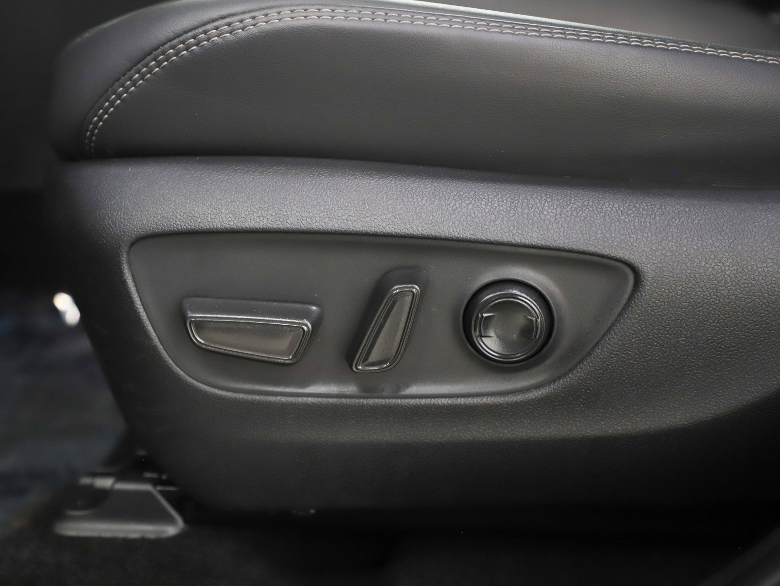 Used 2025 Toyota RAV4 Limited w/ Weather Package image 28