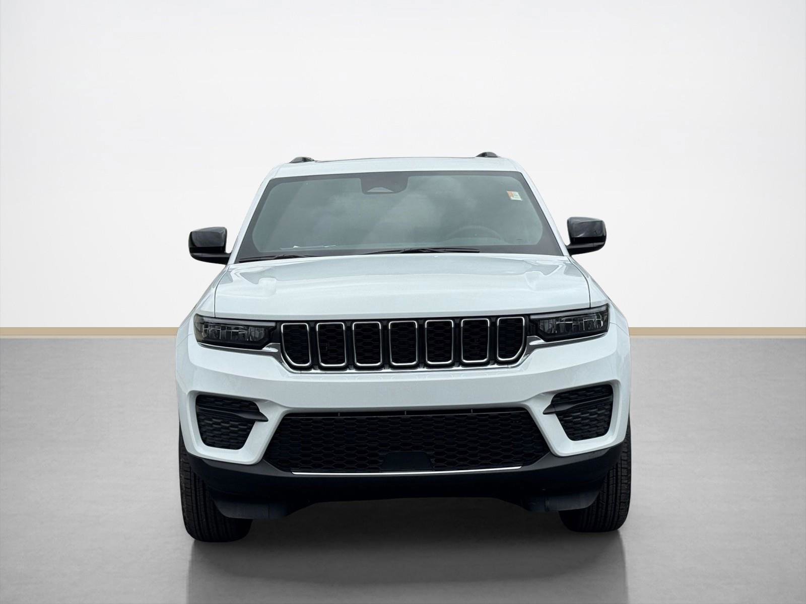 Used 2025 Jeep Grand Cherokee Laredo X w/ Luxury Tech Group I image 2