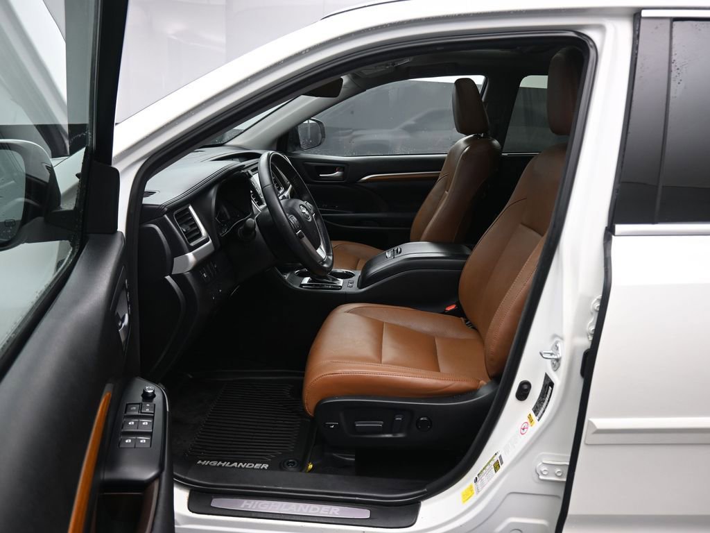 Used 2017 Toyota Highlander Limited w/ Protection Package #3 image 12