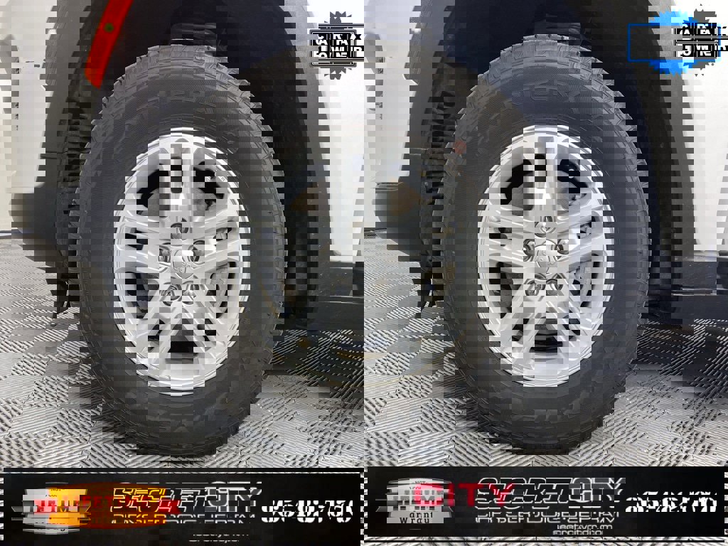 Used 2023 Jeep Grand Cherokee Laredo image 9