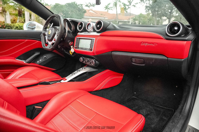 Used 2016 Ferrari California T image 44
