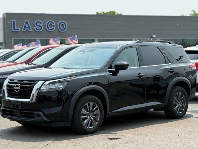 Used 2022 Nissan Pathfinder SV image 1